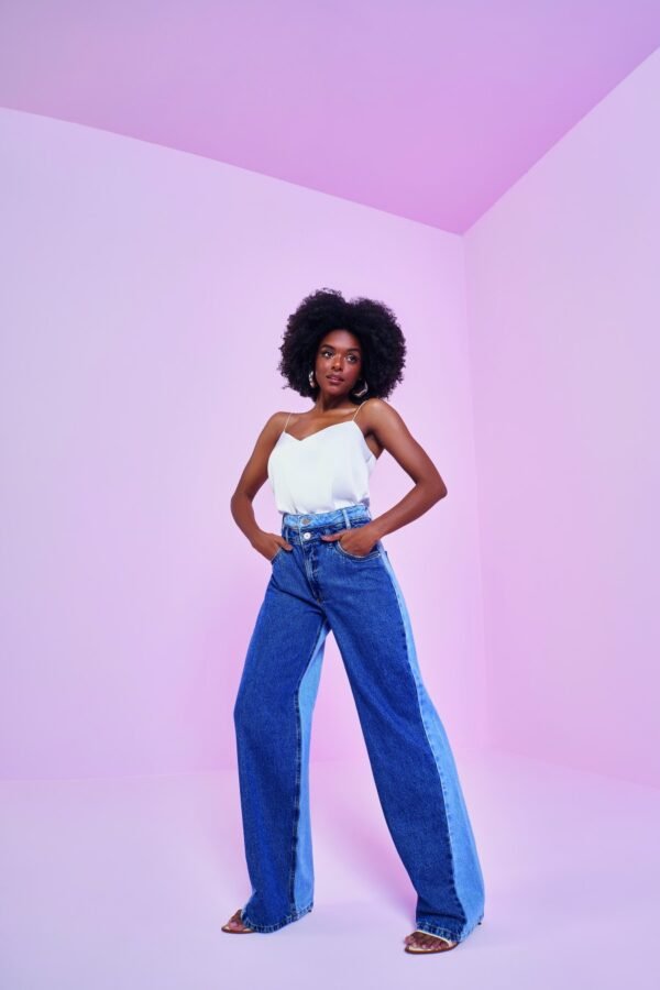 Blusa Cropped Gola Alta – Estilo Atemporal com Toque Moderno - Imagem 2