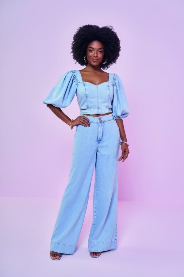 Blusa Cropped Gola Alta – Estilo Atemporal com Toque Moderno - Imagem 3