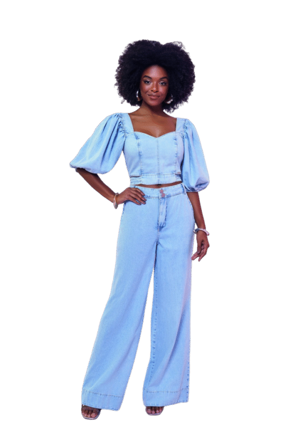 Blusa Cropped Gola Alta – Estilo Atemporal com Toque Moderno