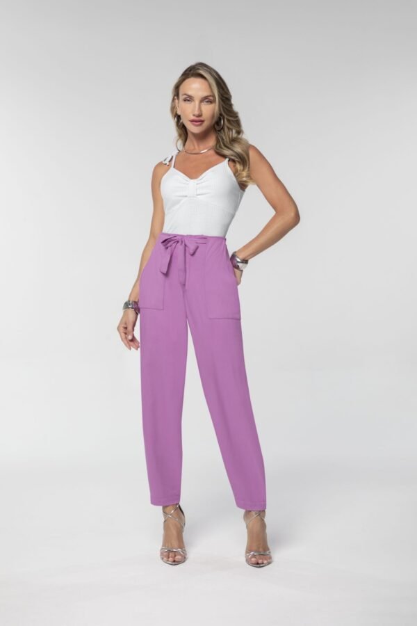 Blusa Cropped Gola Alta – Estilo Atemporal com Toque Moderno - Imagem 3