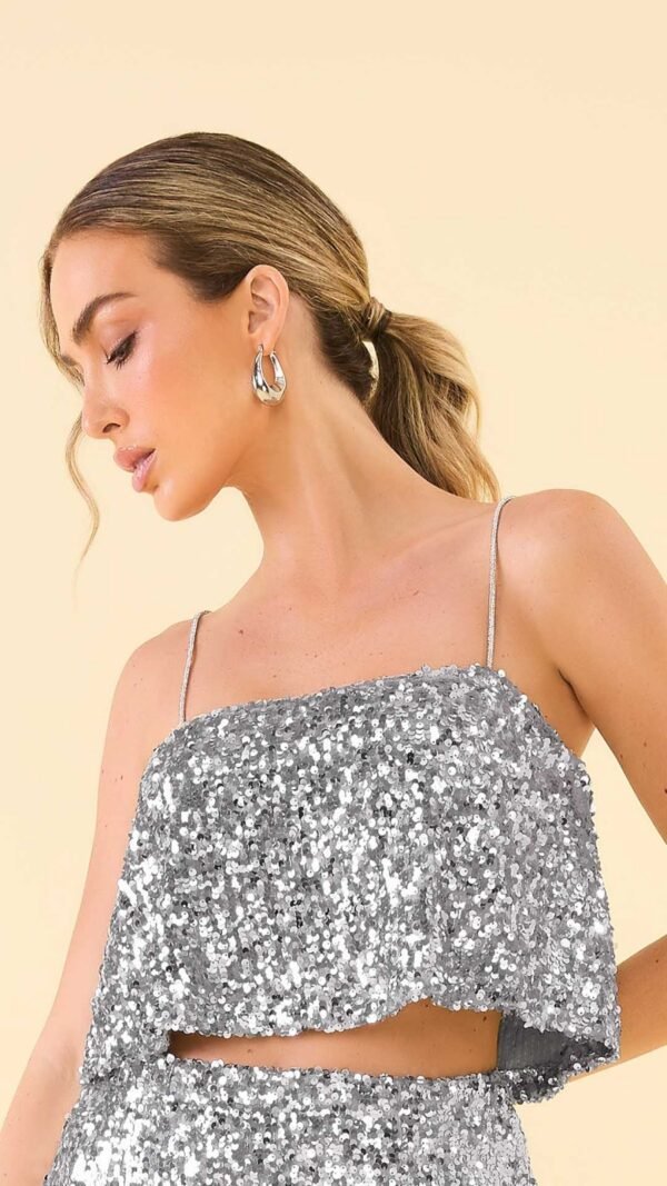 Blusa Cropped Gola Alta – Estilo Atemporal com Toque Moderno - Imagem 5